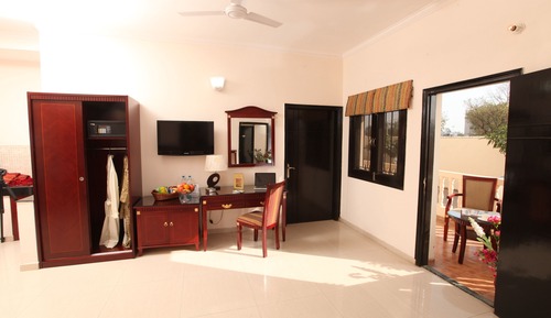 EXECUTIVE ROOM