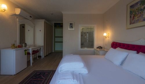 Deluxe Double Room, 1 Double Bed, Garden View, Garden Area