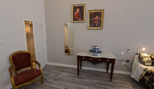 Standard Room (King)