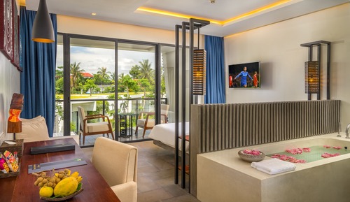 Premier Deluxe Pool View