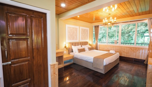 Deluxe Room, Balcony, Mountain View