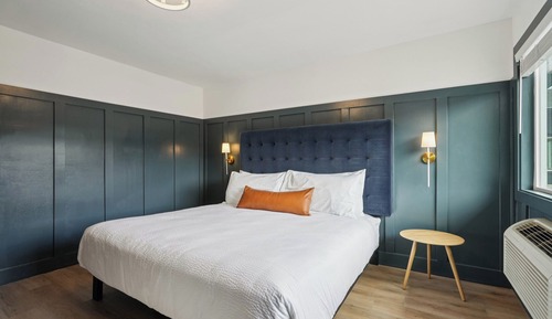 Double Room, 1 King Bed, Lake View