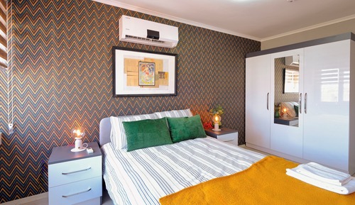 Luxury Condo, 1 Queen Bed with Sofa bed, Private Bathroom, Sea View