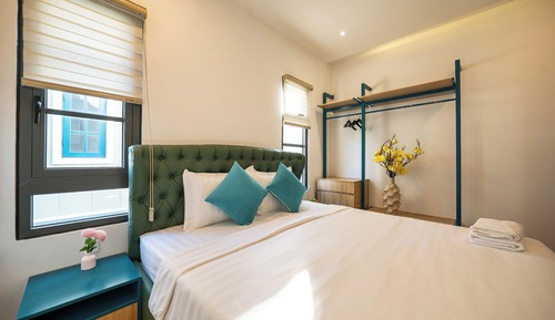 House, Private Pool, Park View