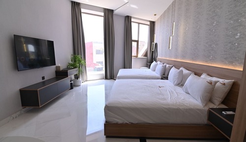Deluxe Suite