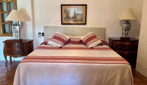 Comfort Room, Courtyard View