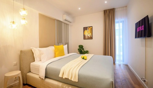 Superior Apartment, 1 Queen Bed with Sofa bed, Courtyard View