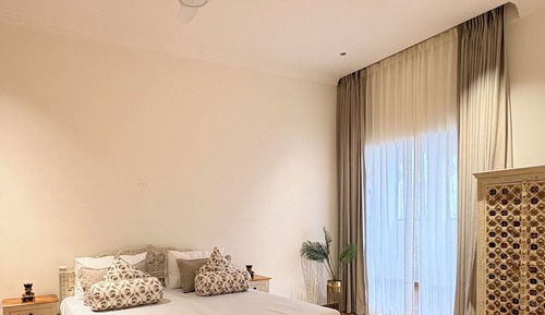 Crown Presidential Jacuzzi Suite