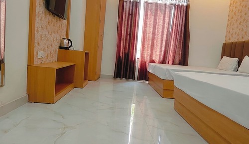 Classic Triple Room, City View