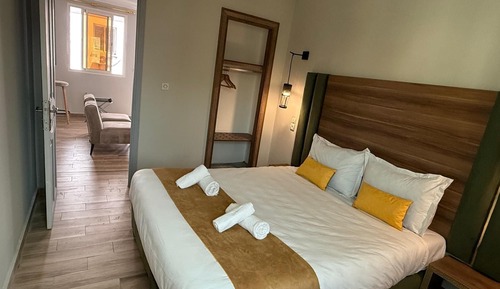 Deluxe Apartment