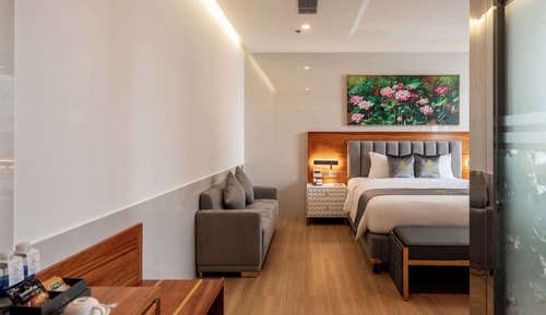 SIGNATURE KING (City View With Bathtub)