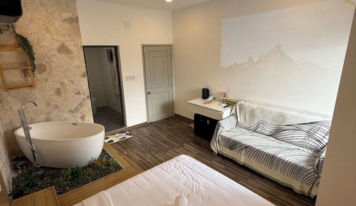 Premier Studio Suite, City View