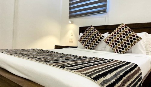 Classic Apartment, 2 Bedrooms, Garden View