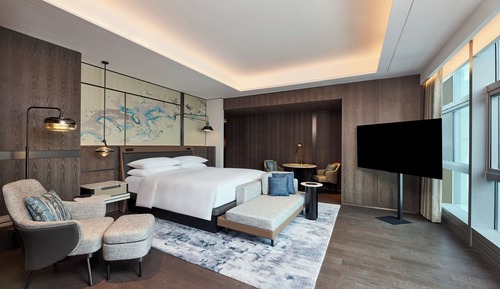 Suite, 1 King Bed, City View