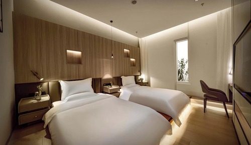 Signature Twin Room, City View