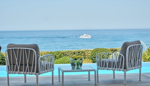 Luxury Villa, 3 Bedrooms, Sea View, Beachfront