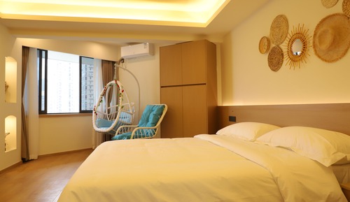 Room, River View