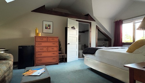 Deluxe Room, Private Bathroom, Mountain View