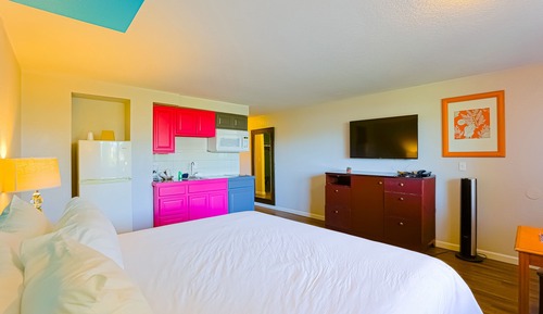 Room, 1 King Bed, Kitchenette, River View