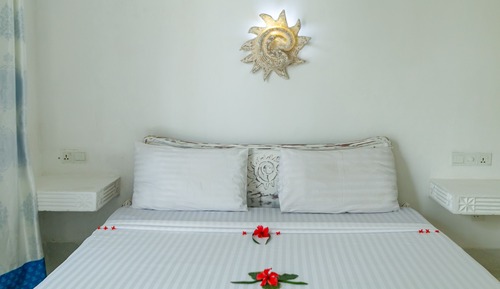 Standard Room, 1 Queen Bed, Garden View
