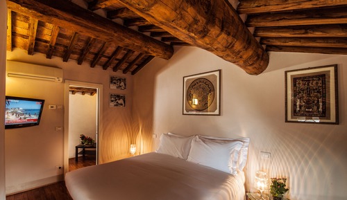 Deluxe Room, 1 Queen Bed, Garden Area