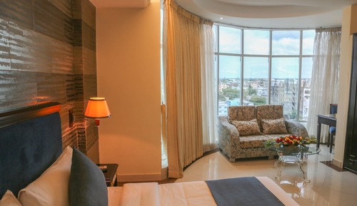 Standard Studio Suite, 1 King Bed, Non Smoking, City View