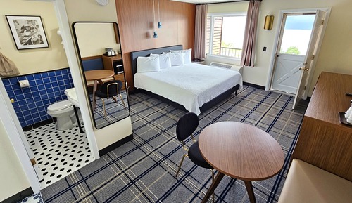 Deluxe King Room, Lake View