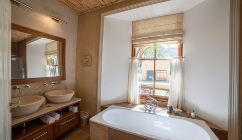 Classic Suite (Courtyard Manor 1 pax)