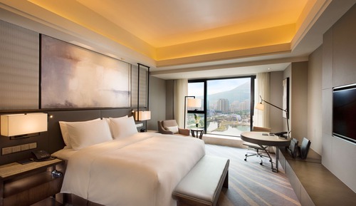 Executive Lake View King Room