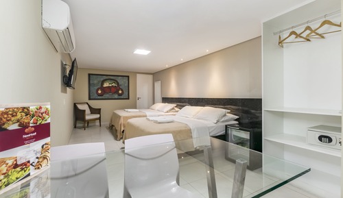 Room (Master)