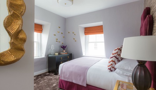 Queen Suite (Free curated small plates breakfast included)