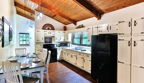 Deluxe Cabin, Multiple Beds, Hot Tub, Valley View