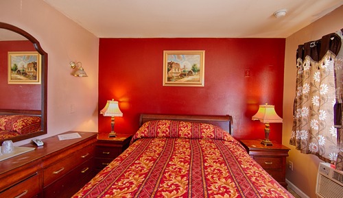 Deluxe Room, 1 Queen Bed, Non Smoking