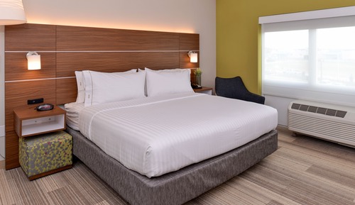 Standard Room, 1 King Bed, Accessible (Comm, Mobil, Accessible Tub)