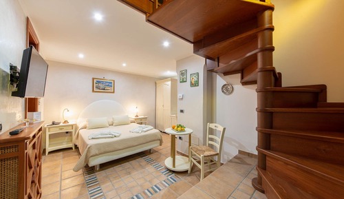 Classic Double Room, Private Bathroom, Garden View