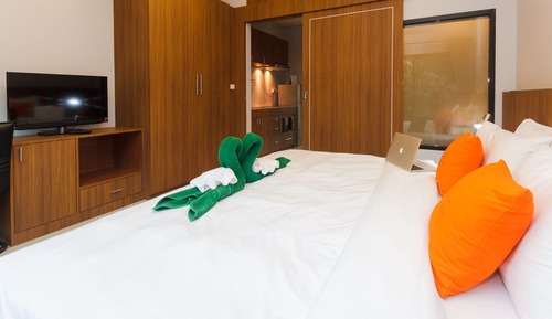 Suite, 1 Bedroom, Pool View, Poolside