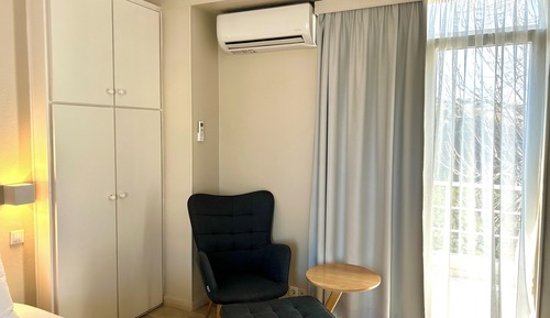Master Apartment with Pool or Garden View - Split Level