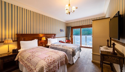 King Superior Room with Balcony Loch View