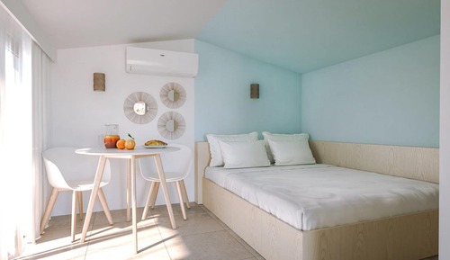 Bungalow, Beachside