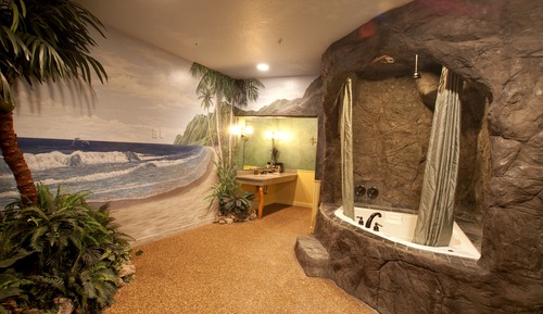 Suite, 1 King Bed (Hawaii Theme)