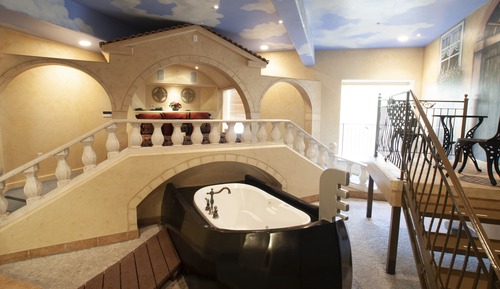 Suite, 1 King Bed (Venice Theme)