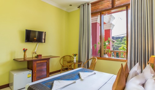 Double Room (with air con - Free Pick up)