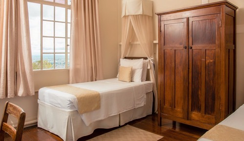 Classic Room, 1 Twin Bed, Shared Bathroom