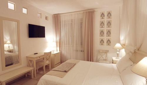 Standard Double Room, Garden View