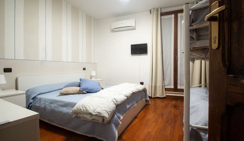 Deluxe Quadruple Room, 1 Bedroom, Non Smoking