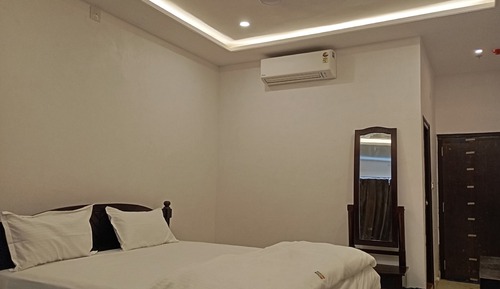 Comfort Room, City View