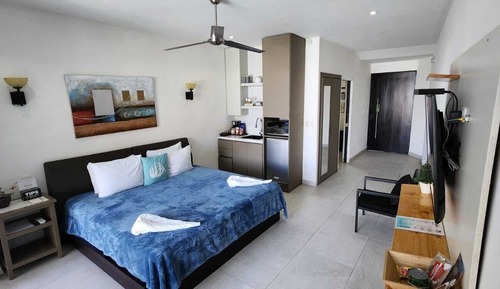 Suite 4 Pool Ocean View