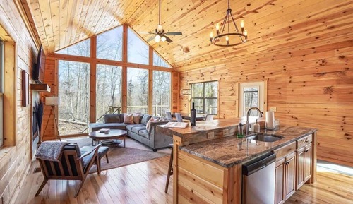 Cabin, 1 King Bed, Hot Tub (Fern Villa)
