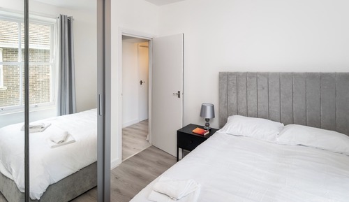 Apt 6: One Bedroom Deluxe, with View