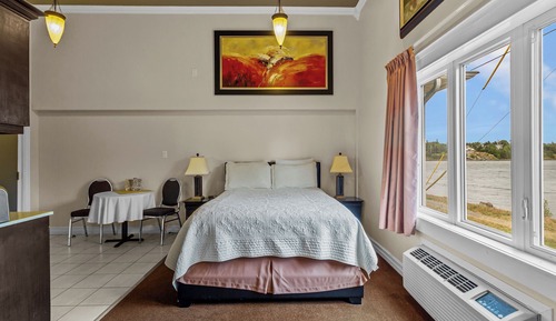 Premium Single Room, 1 Queen Bed, Kitchenette, Bay View